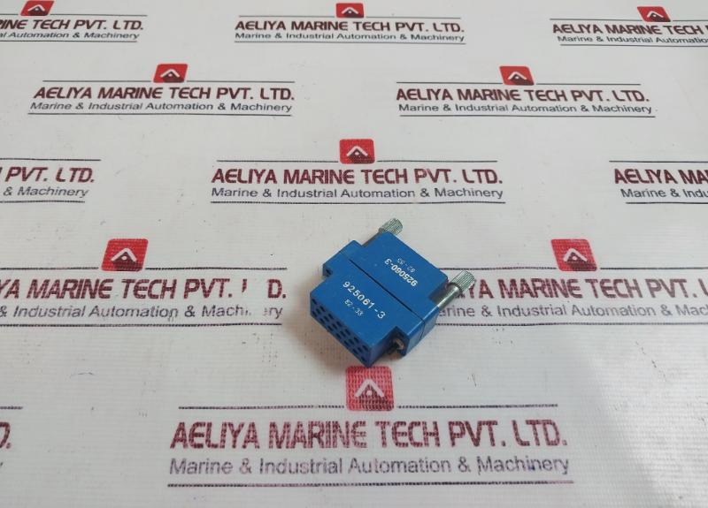 AMP 925061-3 Connector 82-33