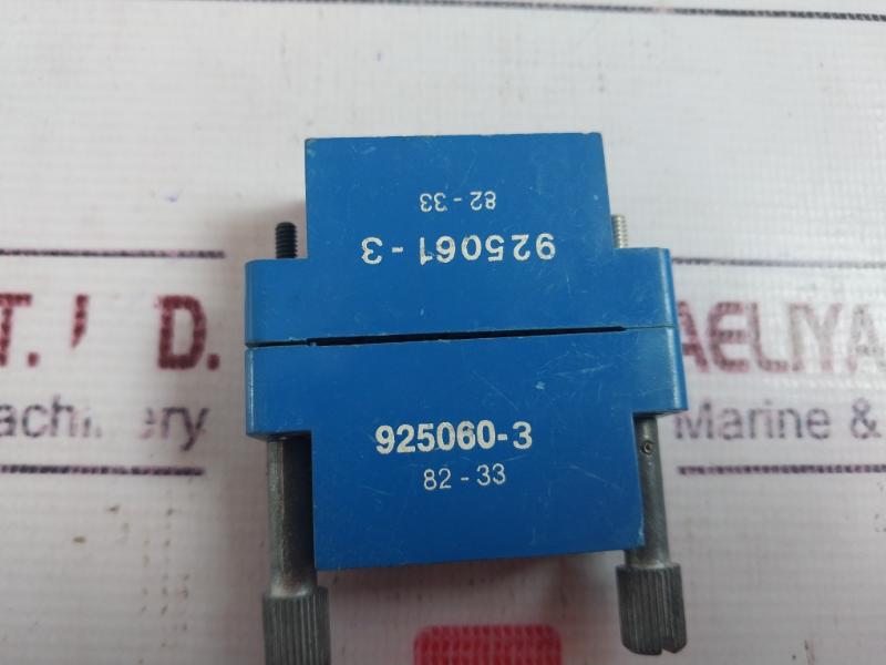 Amp 925061-3 Connector 82-33