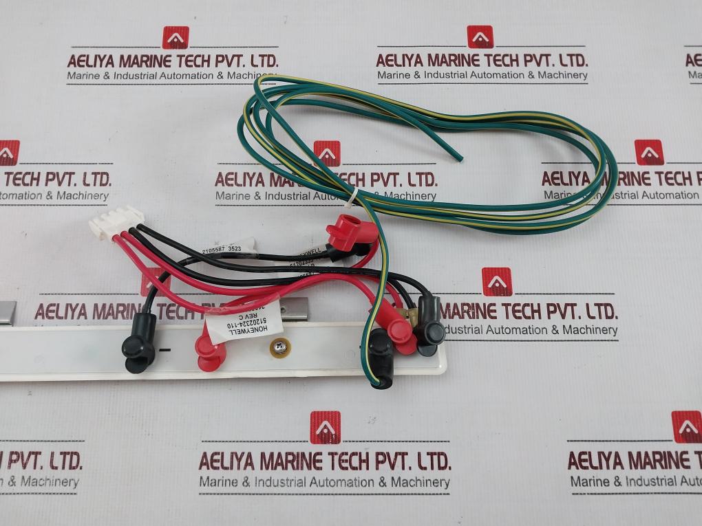 Amphenol 51403896-200 Bus Bar Electronic Connector 51202324-110 Rev C
