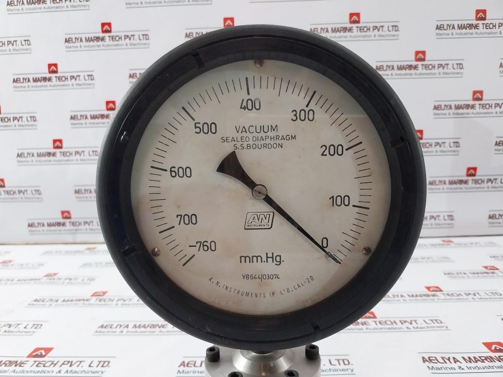 An Instruments -760-0 Mm.Hg Vacuum Gauge