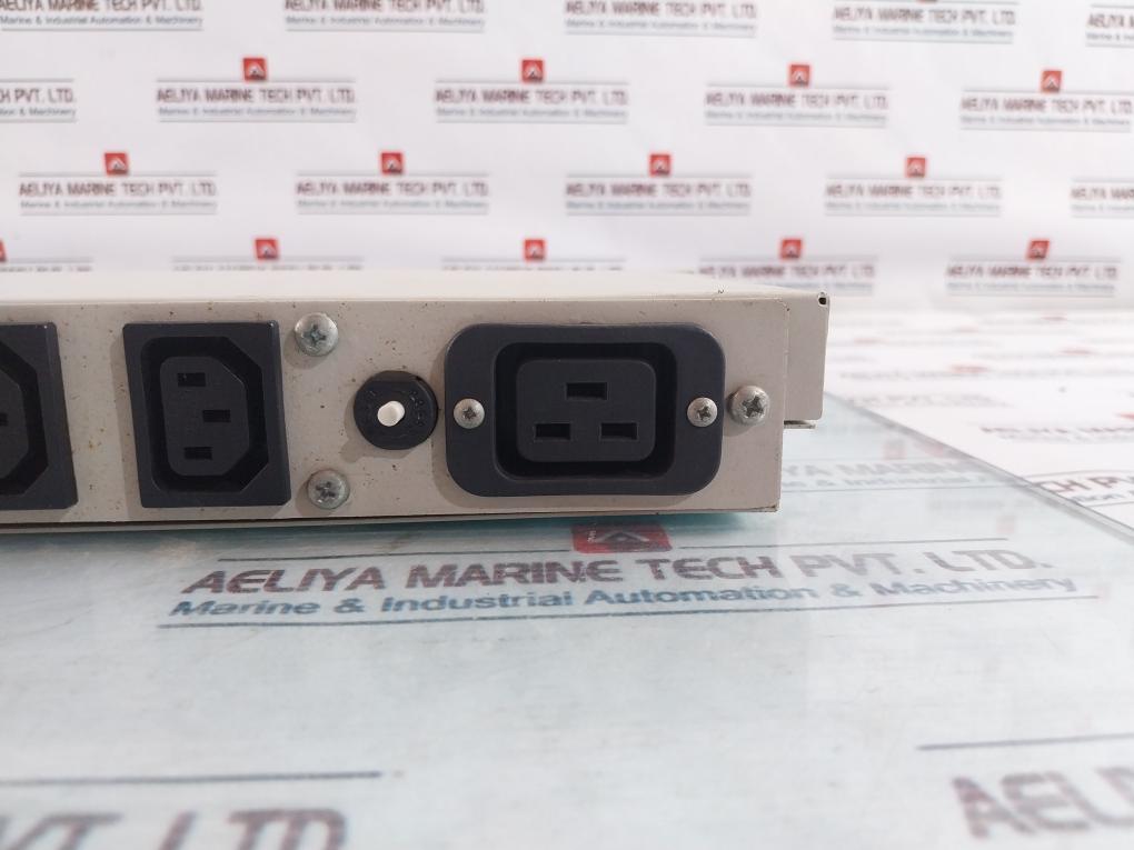 Apc Su044-1 Redundant Switch Ac 220-240V; 50-60Hz , Input: 2 X 13A (3000Va)