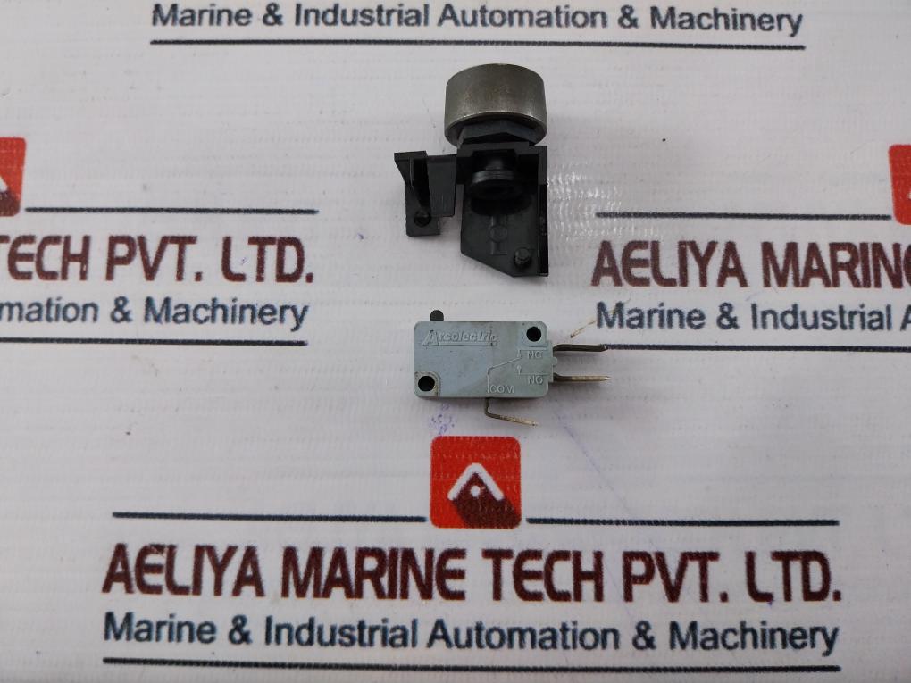 Arcolectric M965A Series 0911 Pushbutton Switch