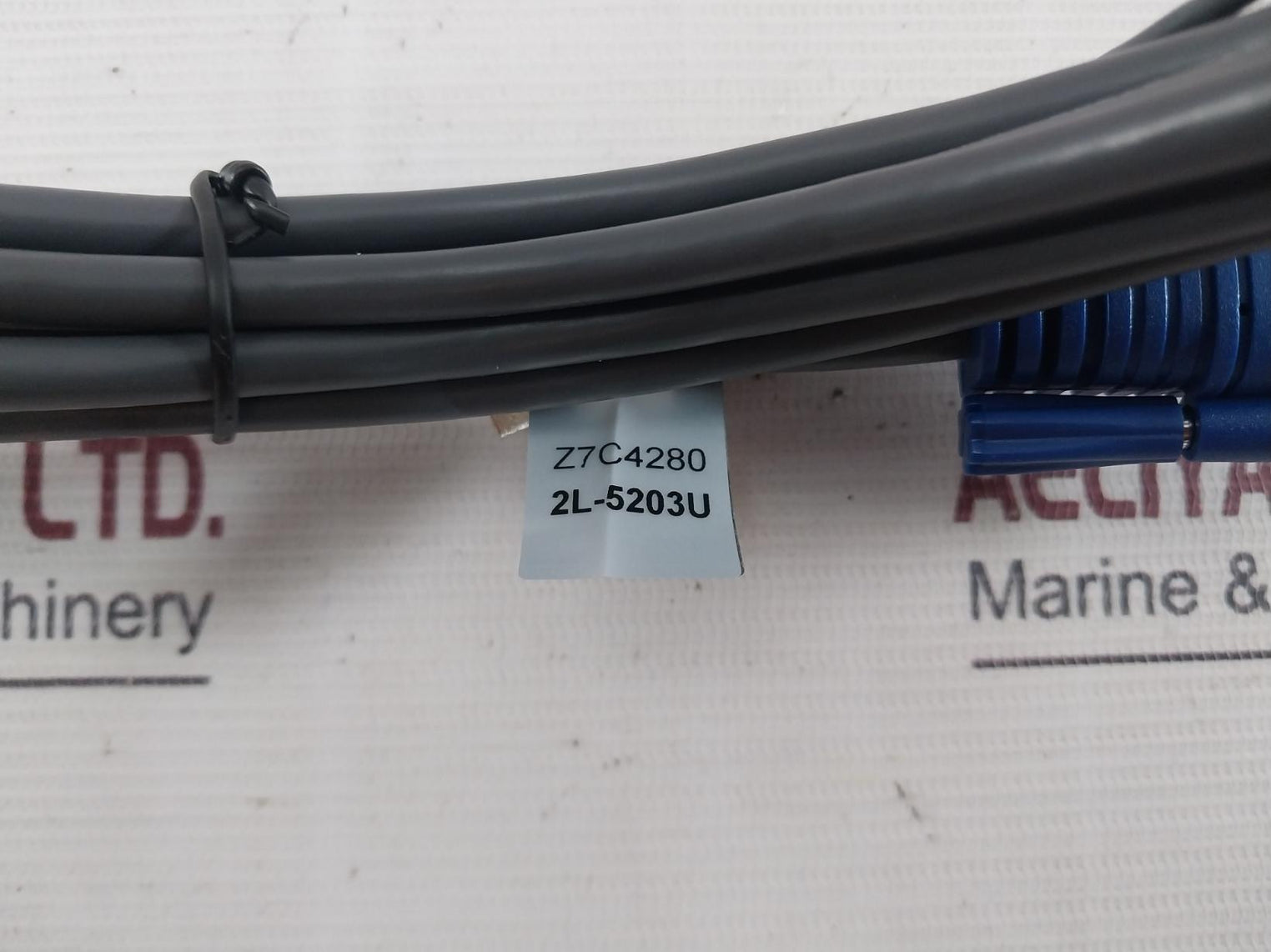 Aten Ce100L Mini Usb Kvm Extender Set With Cable & Kvm Switch Ce100 2L-5203U