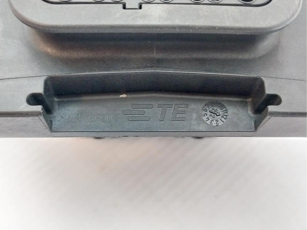 Automotive Housing For Male Terminal Srk02-flb-64A-001 Te Connectivity