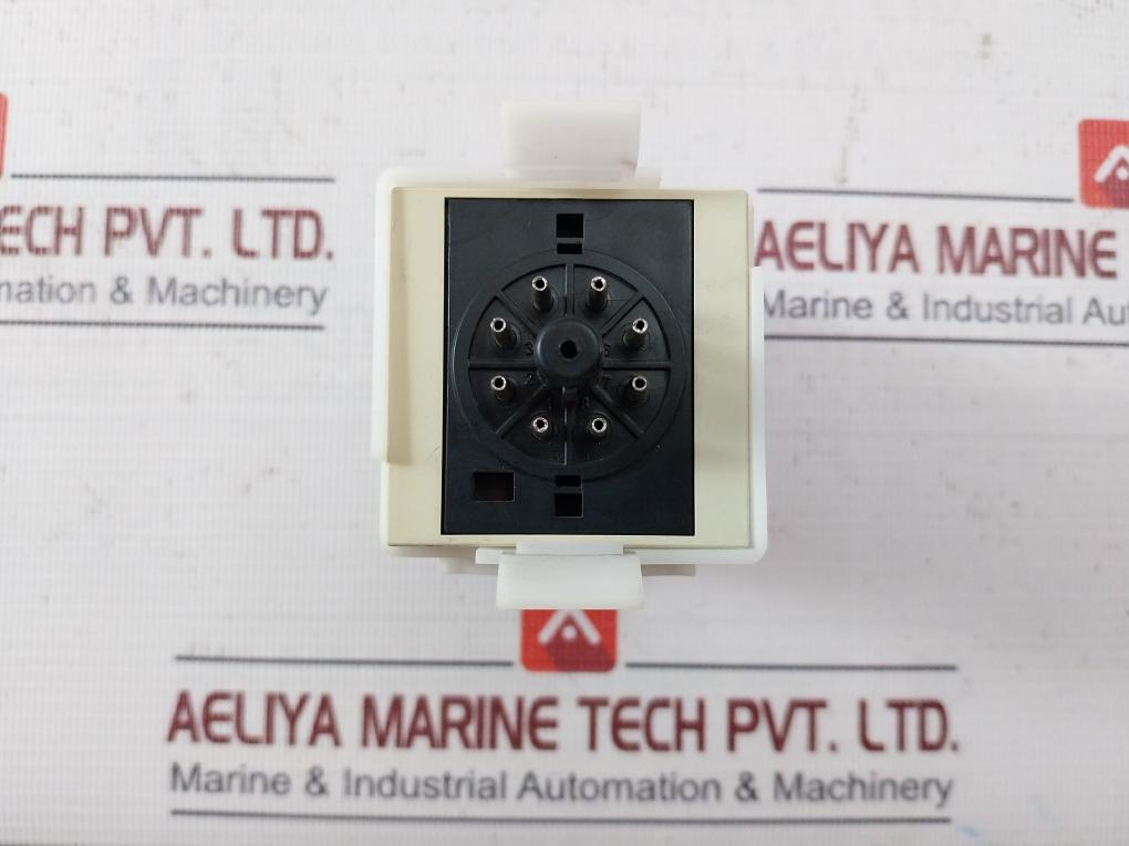 Autonics At8N Multi-function Analog Timer W/ Base 0-5 Sec 250Vac 100-240Vac