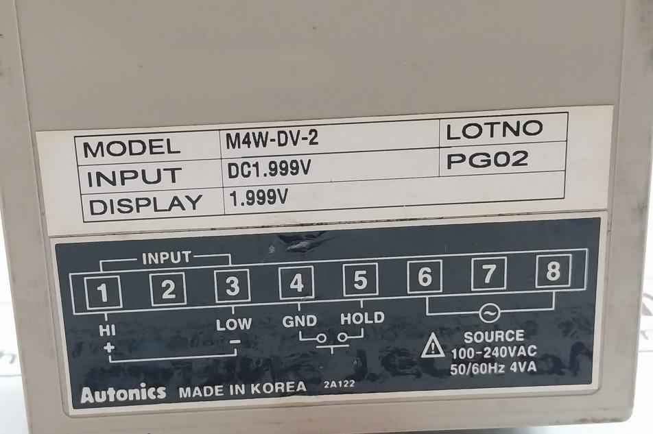 Autonics M4W-dv-2 Dc Volt Meter 50/60Hz 4Va 100-240Vac
