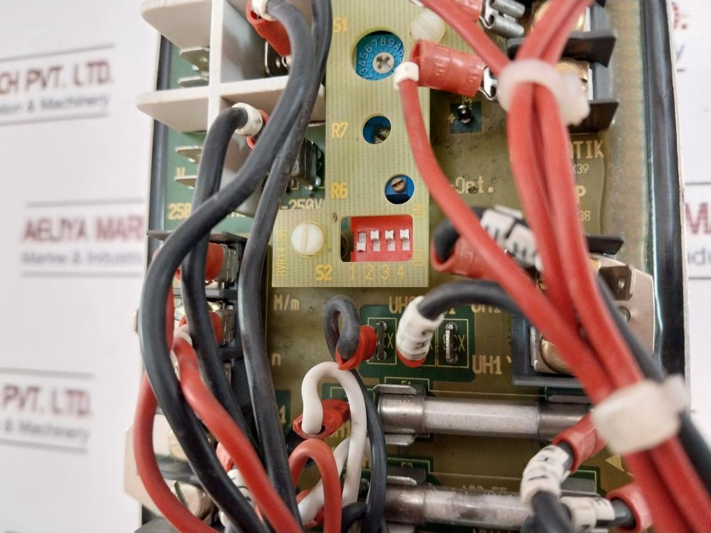 Avk Cosimat N+ 89935085-017 Voltage Regulator 250-500 Vac