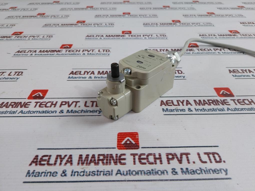 Azbil 1LS-J550EC-PD03 Limit Switch 3A 30VDC