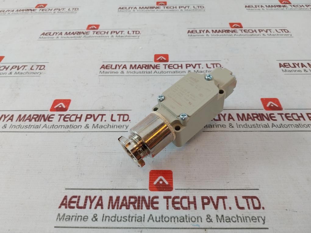 Azbil 1Ls19-j Compact Limit Switch 10A-125-250 Or 480Vac Ns650Ep0L 1340P