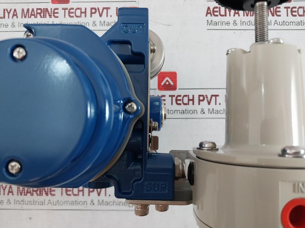 Azbil Avp302 Smart Valve Positioner With Air Regulator Kz03-2A 4-20Madc 12Vdc 2B