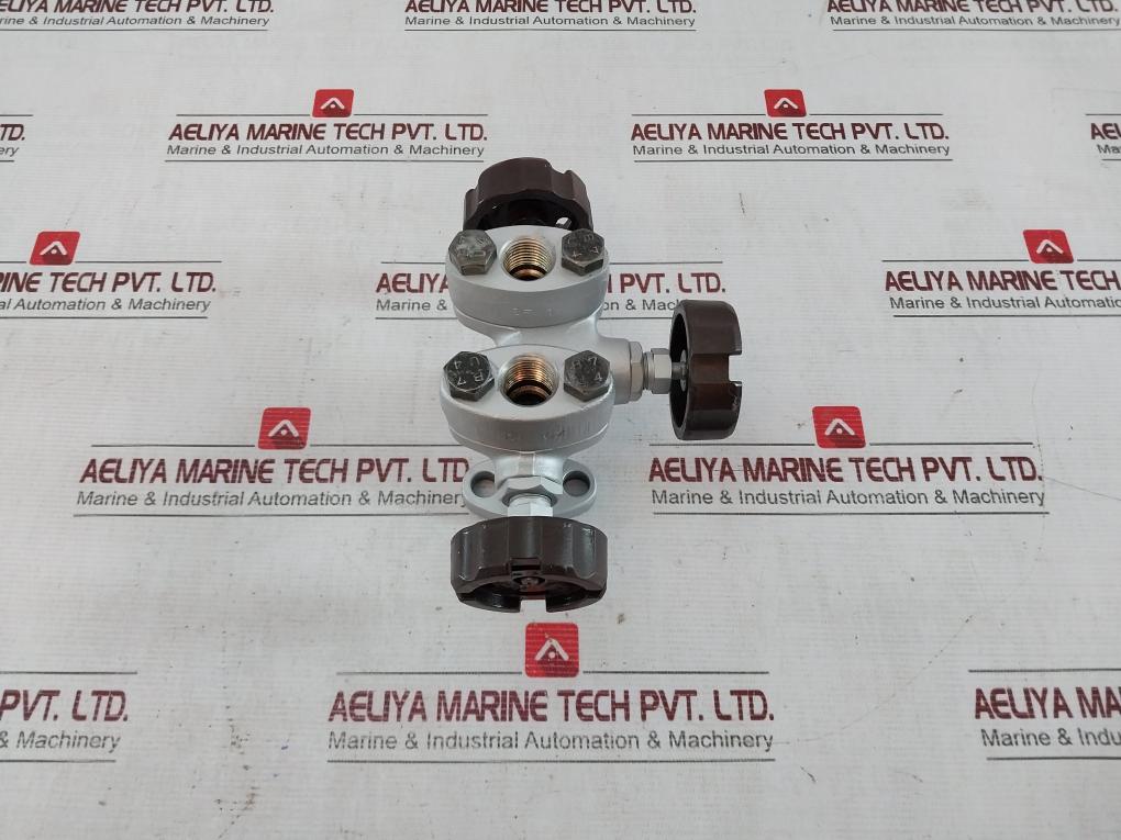 Azbil Kdp22Y-1122A1-67 Pressure Transmitter 558-279 With Valve&Spare 0A0-000-02C