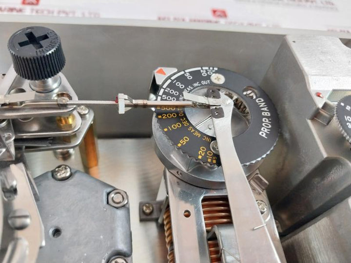 Azbil Kgpa12-03821A1T-7G Pressure Indicating Controller Kz03-1A 1.4 Kgf/Cm2