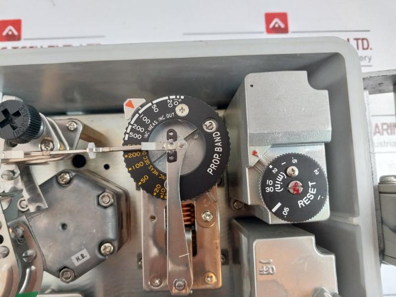 Azbil Kgpa12-03821A1T-7G Pressure Indicating Controller Kz03-1A 1.4 Kgf/Cm2