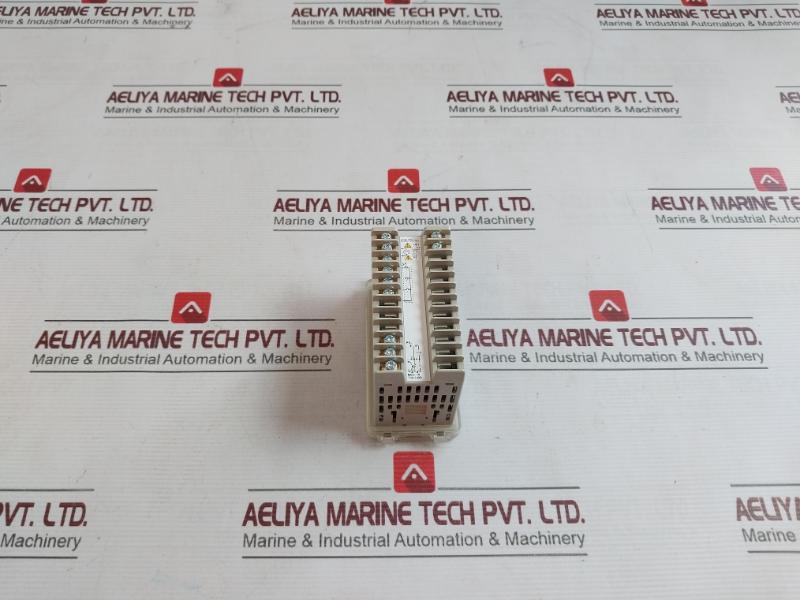 Azbil Sdc25 C25Tc0Ua1000 Single Loop Controller Ac 100-240V 50/60Hz 160411009