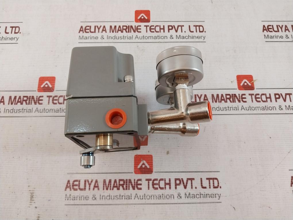 Azbil Vpr03 Pneumatic Valve Positioner 82510250-14200 0 To 6Kgf/Cm2