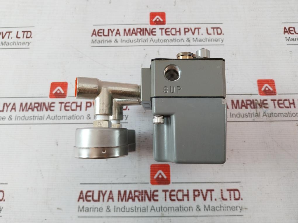 Azbil Vpr03 Pneumatic Valve Positioner 82510250-14200 P-nntqg-42-001