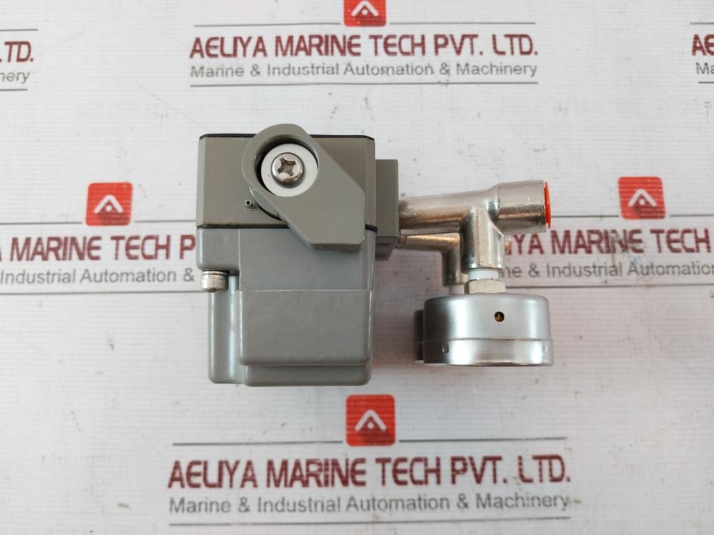 Azbil Vpr03 Pneumatic Valve Positioner 82510250-14200 P-nntqg-42-001