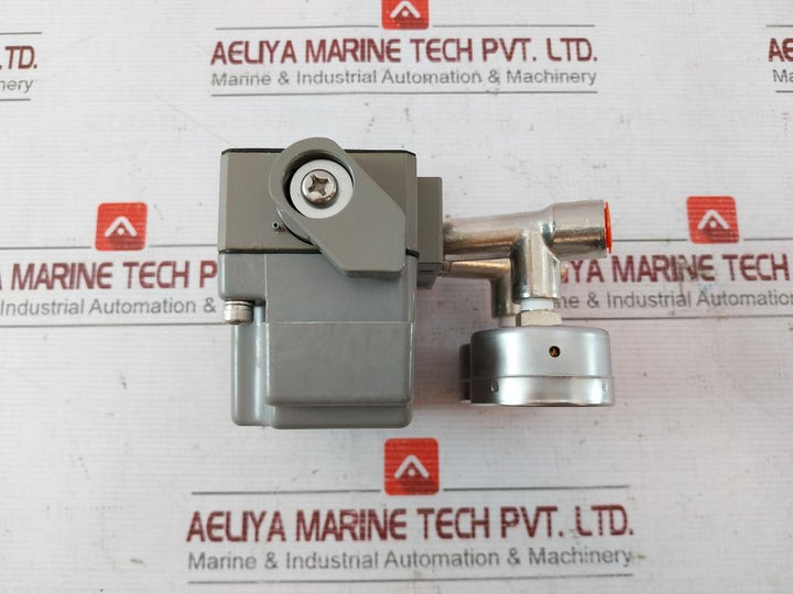 Azbil Vpr03 Pneumatic Valve Positioner 82510250-14200 P-nntqg-42-001