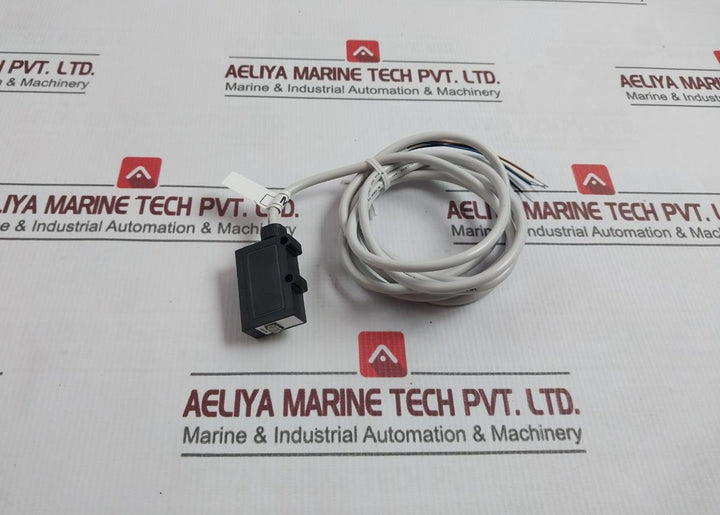 Balluff Bls 15K-r-g5-02 Photoelectric Sensor 10-30V Dc 2-meter