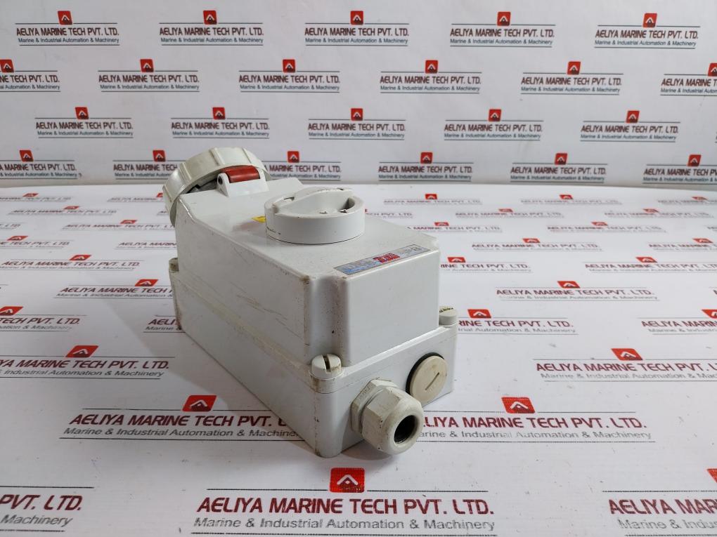 Bals Cee Norm 16044 32-6h/400-415~ Wall Mounting Socket Outlet