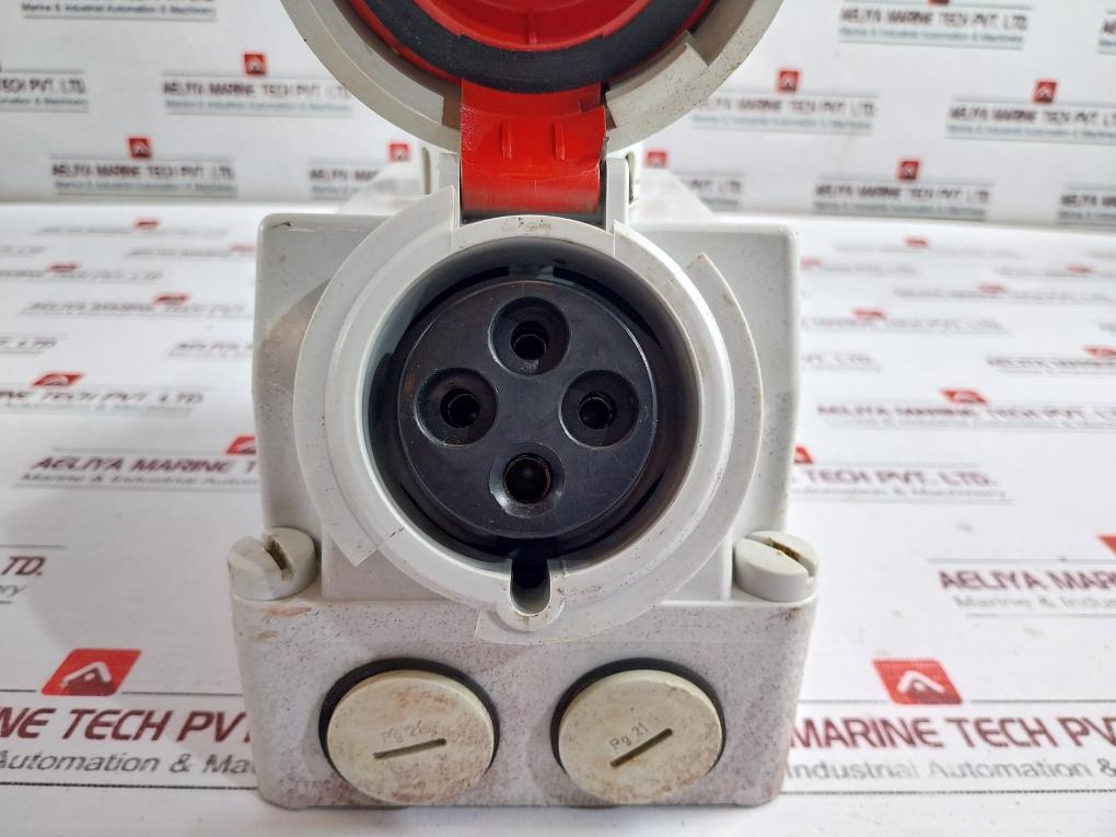 Bals Cee Norm 16044 32-6h/400-415~ Wall Mounting Socket Outlet