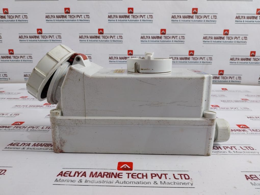 Bals Cee Norm 16044 32-6h/400-415~ Wall Mounting Socket Outlet