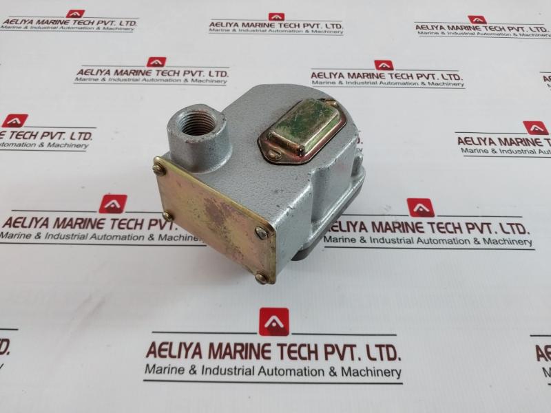 Barksdale D2T-h18Ss Pressure Or Vacuum Actuated Switch 480Vac 28Vdc