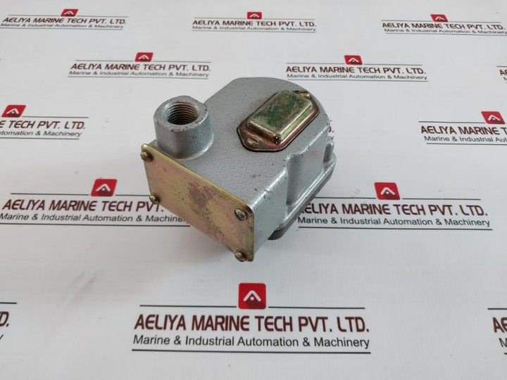 Barksdale D2T-h18Ss Pressure Or Vacuum Actuated Switch 480Vac 28Vdc