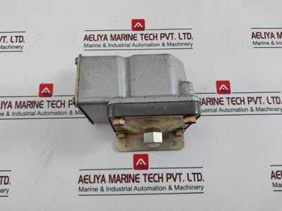 Barksdale D2T-h18Ss Pressure Or Vacuum Actuated Switch 480Vac 28Vdc