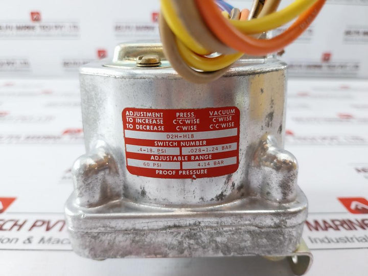 Barksdale D2h-h18 Pressure/vacuum Actuated Switch 0.4-18 Psi
