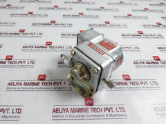 Barksdale DPD1T-H18 Diaphragm Differential Switch 60 PSI 4.14 Bar