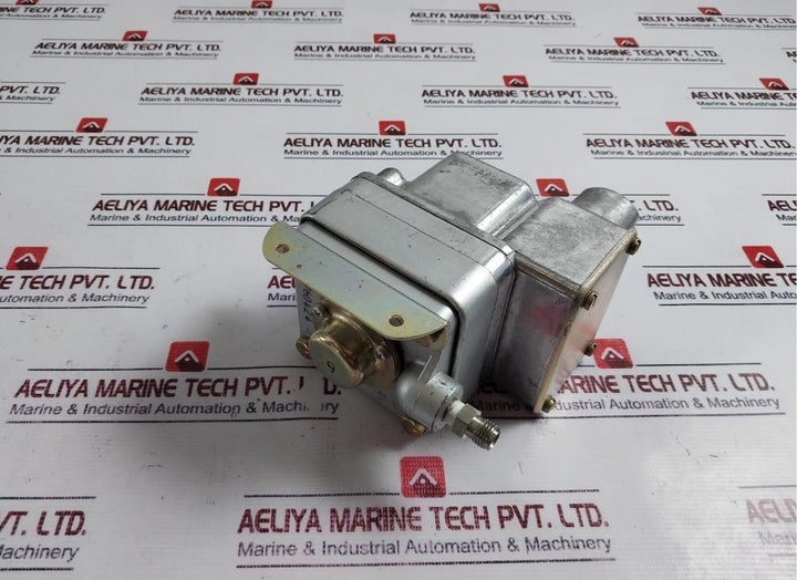 Barksdale DPD1T-H18 Diaphragm Differential Switch 60 PSI 4.14 Bar
