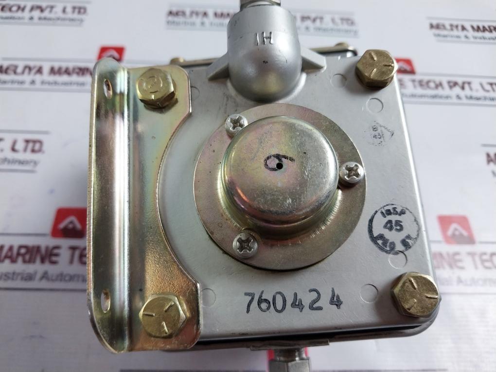 Barksdale DPD1T-H18 Diaphragm Differential Switch 60 PSI 4.14 Bar