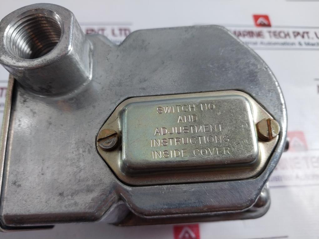 Barksdale DPD1T-H18 Diaphragm Differential Switch 60 PSI 4.14 Bar
