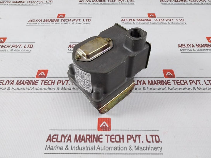 Barksdale D1T-m80Ss-s0018 Pressure Or Vacuum Actuated Switch 5-80 Psi