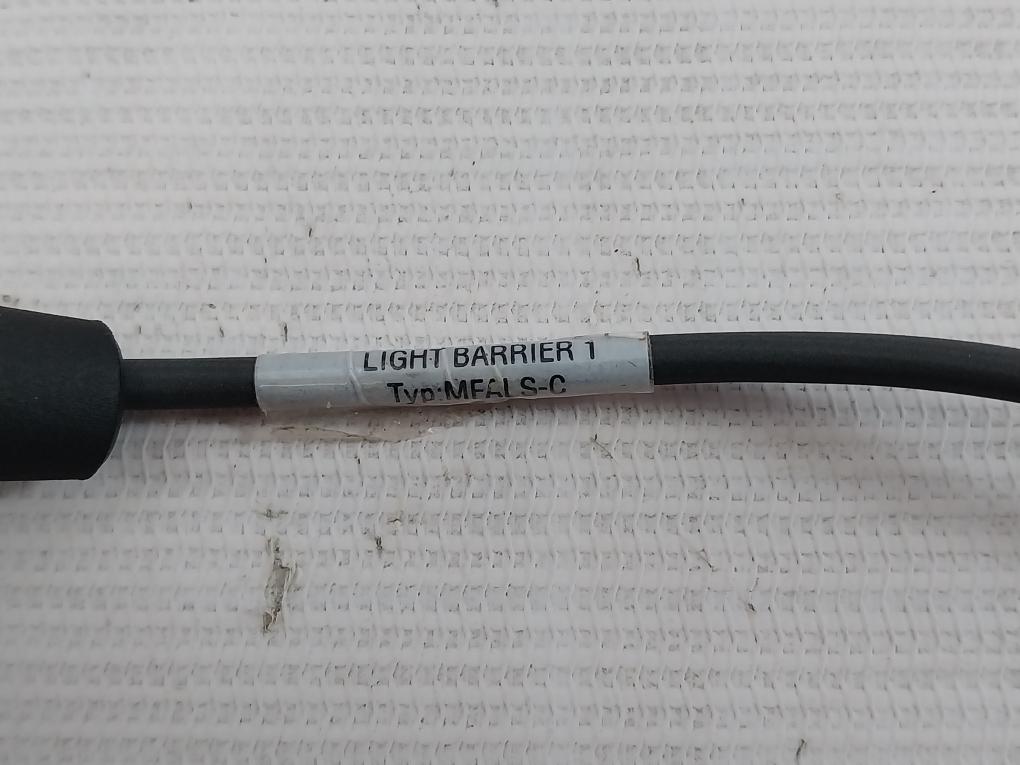 Baumer Fhdk 10P51/404613 Diffuse Sensor With Background Suppression R103