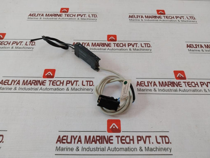 Baumer Fvdk 10P69Yr Photoelectric Sensor Rev 00 3Hna001539-001 12-24Vdc