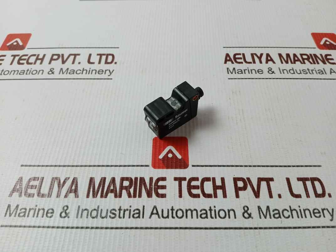 Baumer O300Y.Qr-11144073 Photoelectric Sensor