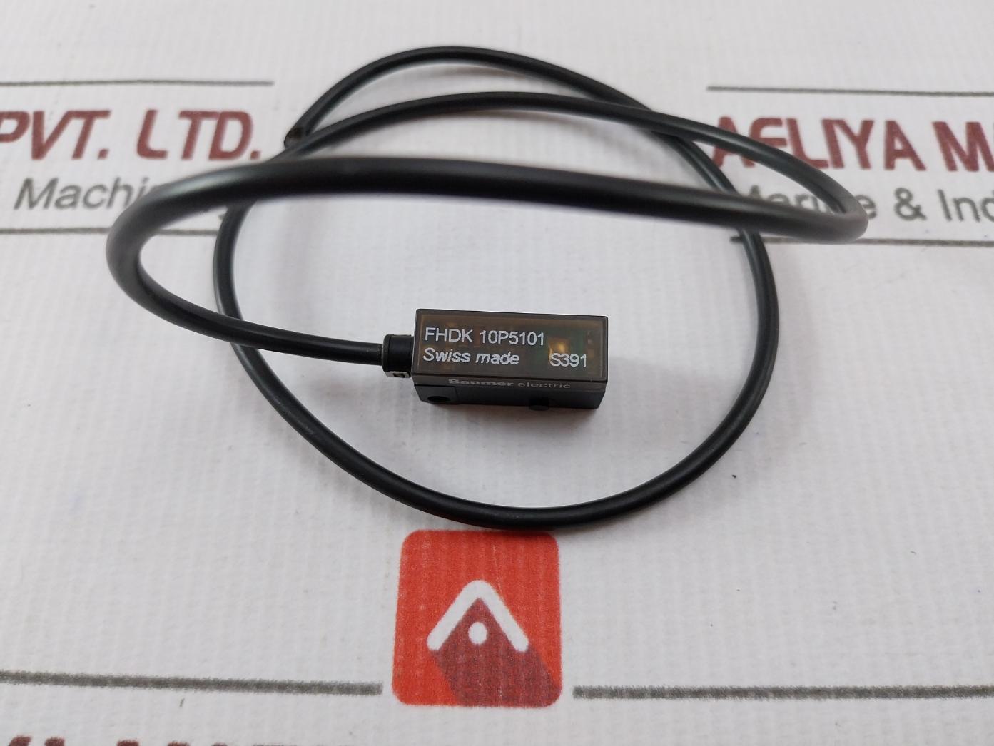 Baumer Electric Fhdk 10P5101 Diffuse Sensor With Background Suppression
