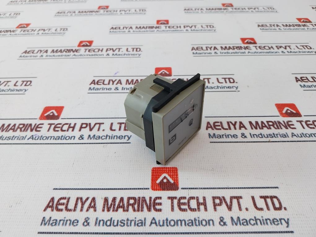 Bauser Quarz 10-80V Hour Counter