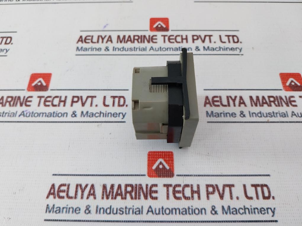 Bauser Quarz 10-80V Hour Counter