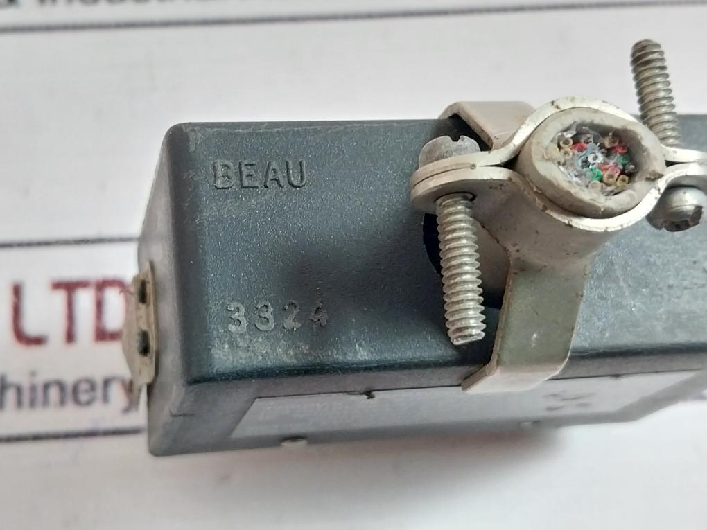 Beau 3324 Male Angle Bracket Connector