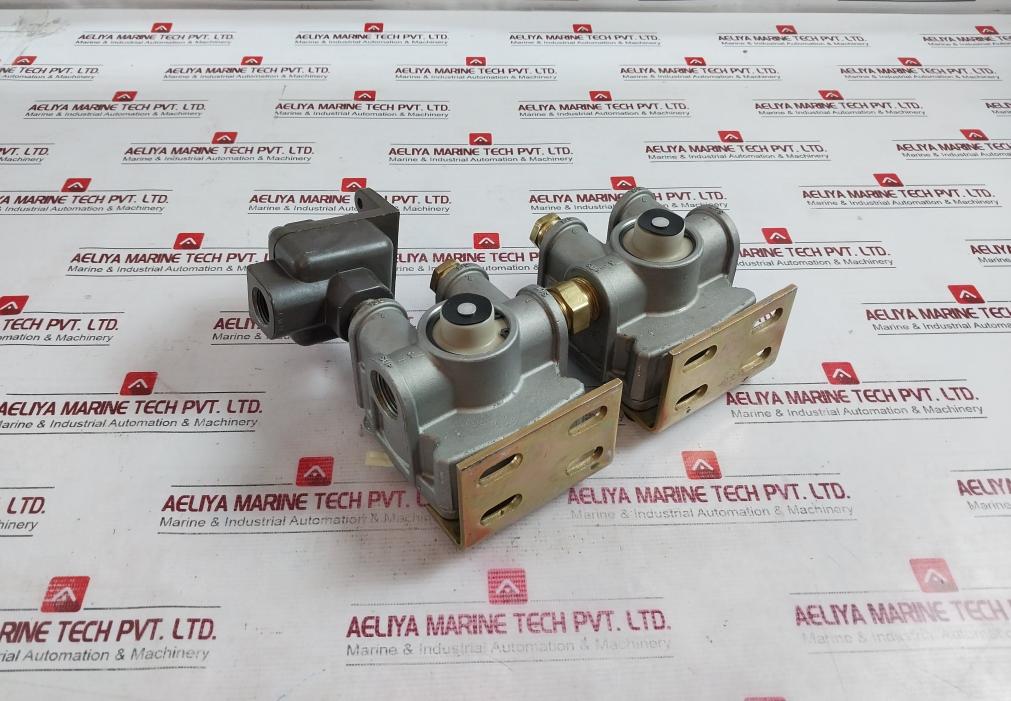 Bendix T-294866-d Pneumatic Shuttle Valve P54350-4, 296010