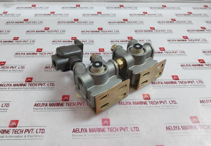 Bendix T-294866-d Pneumatic Shuttle Valve P54350-4, 296010