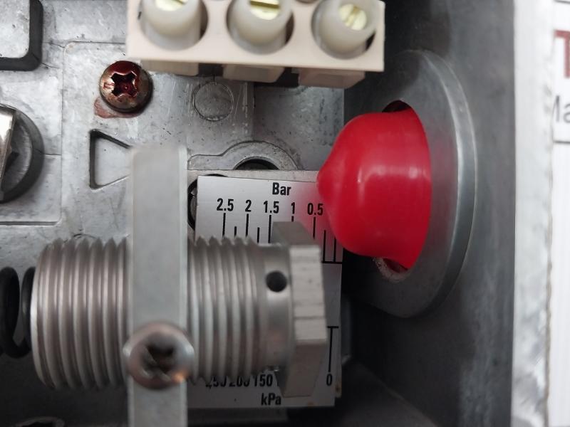 Beta Pressure Switch 0.5-2.5 Bar/0-250 Kpa C3-d404M-s2N-s3-g1-y