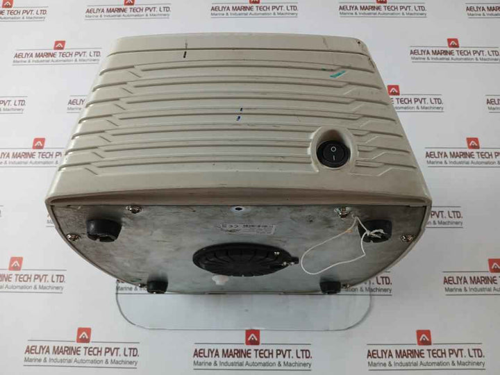 Borosil Ccf4000Vt Tabletop Centrifuge Unit 230Vac 50Hz (Not Working)