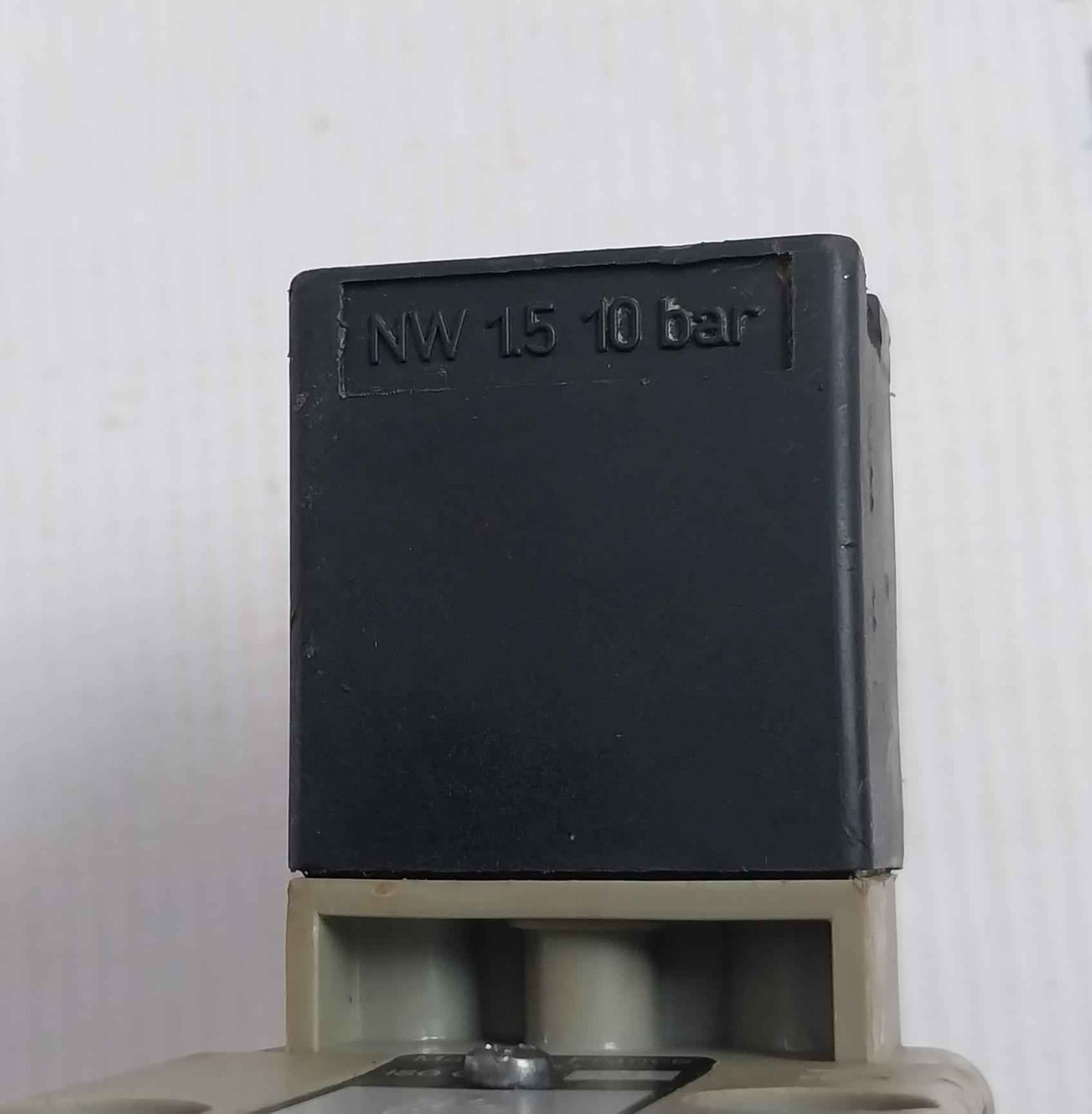 Bosch 0 820 027 002 Solenoid Valve 10Bar