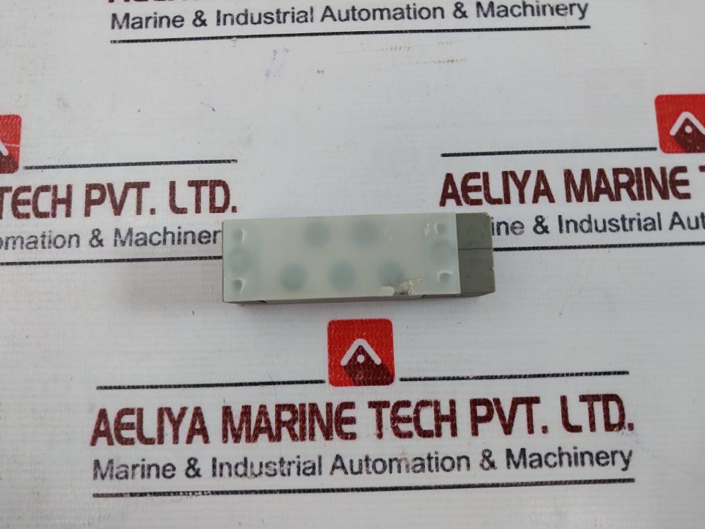 Bosch 0 820 223 011 2-way Pneumatic Valve 192