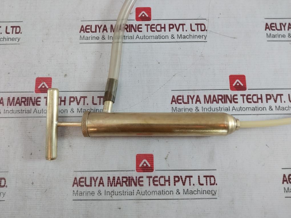 Bukh 020D4101 Oil Hand Pump With Hose 0Ug-000-00H