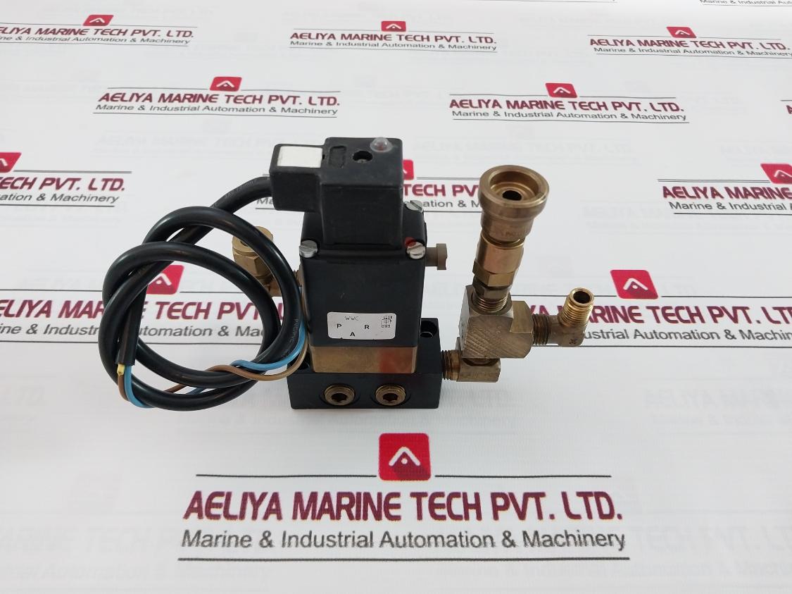 Burkert 0331 C 5/32 Fkm Br Dual Solenoid Valve 24V Dc 8W